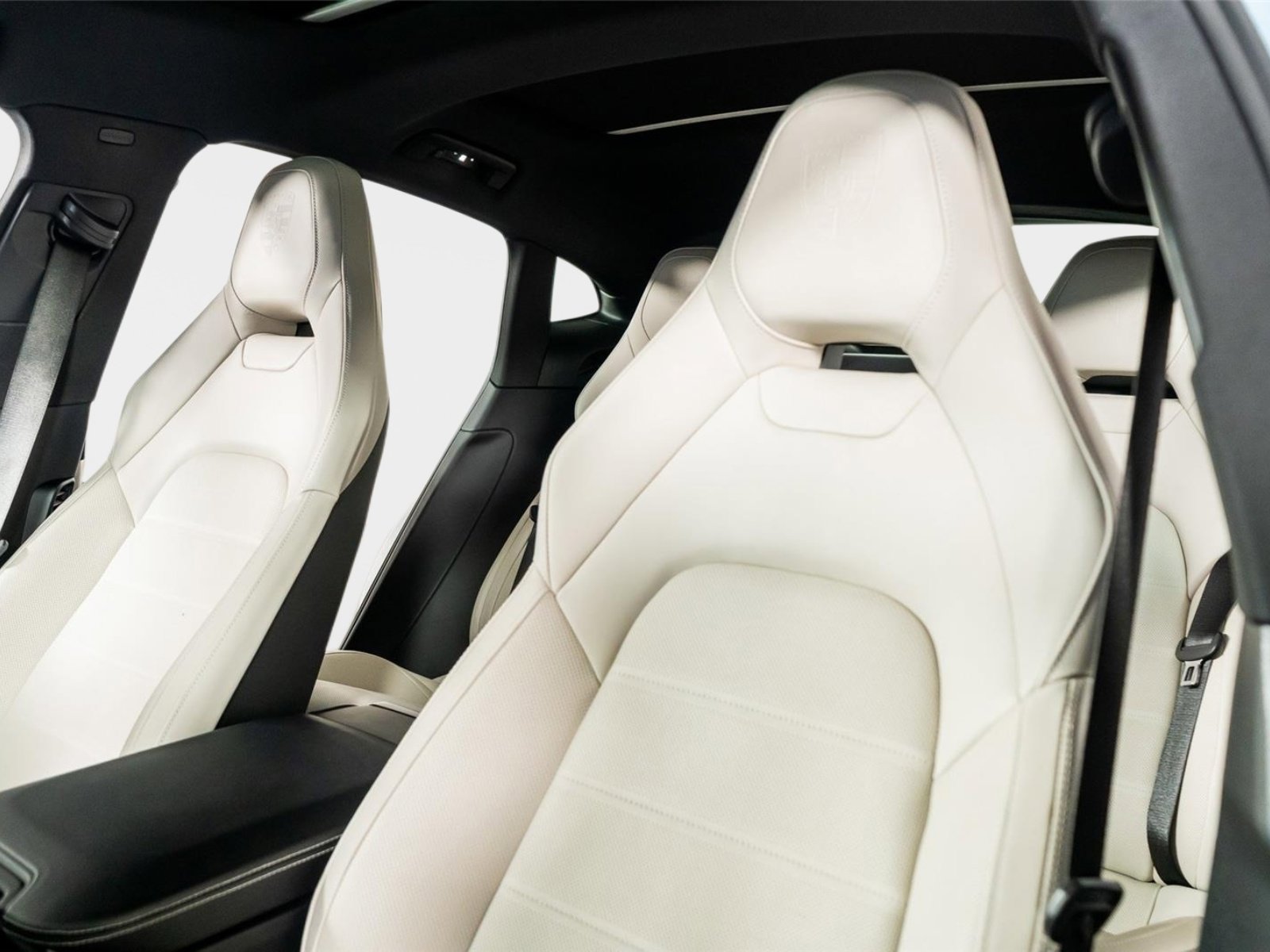 Used 2025 Porsche Panamera 4 w/ Premium Package image 3