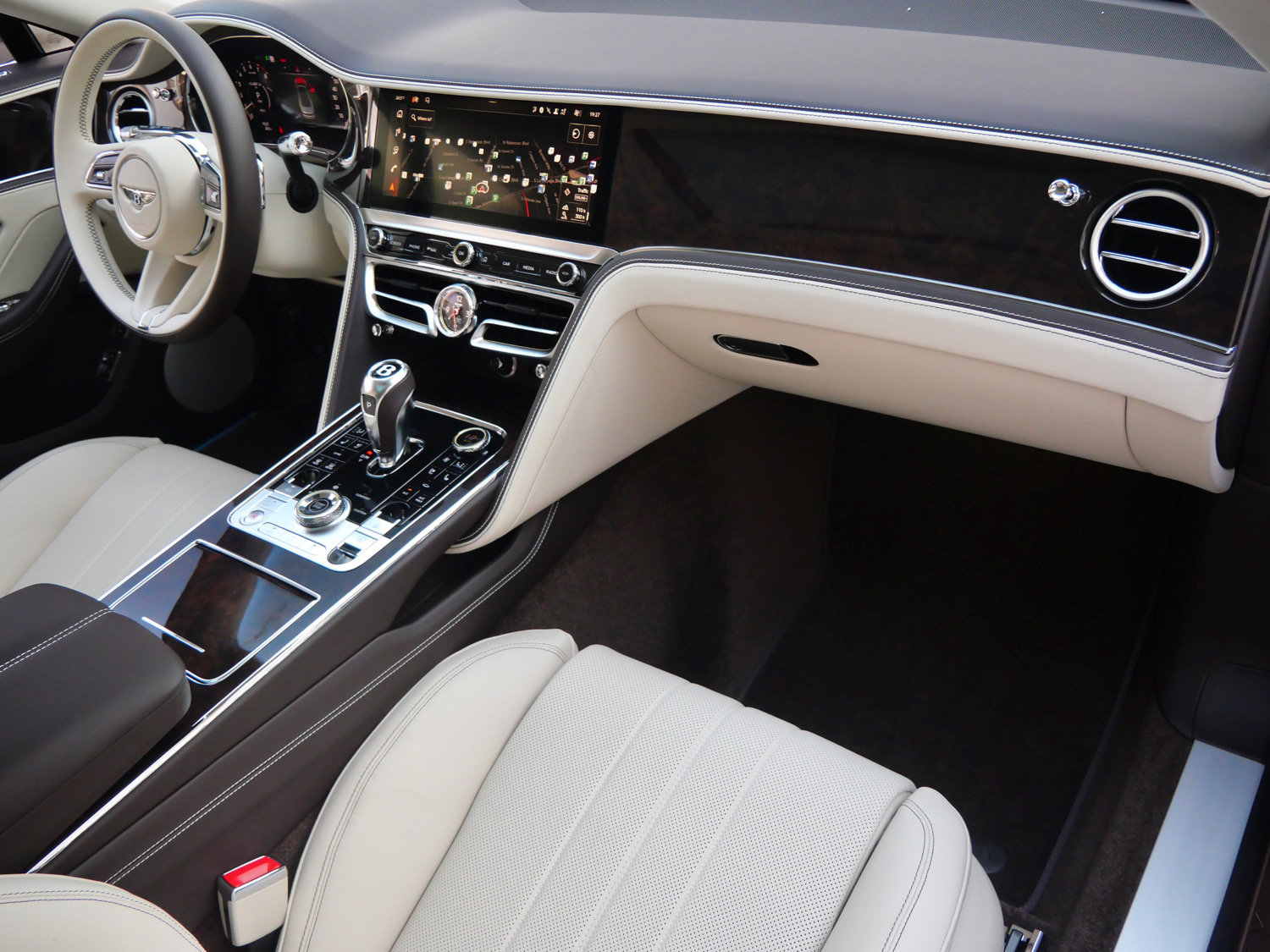 New 2026 Bentley Flying Spur V8 AWD/4WD image 2