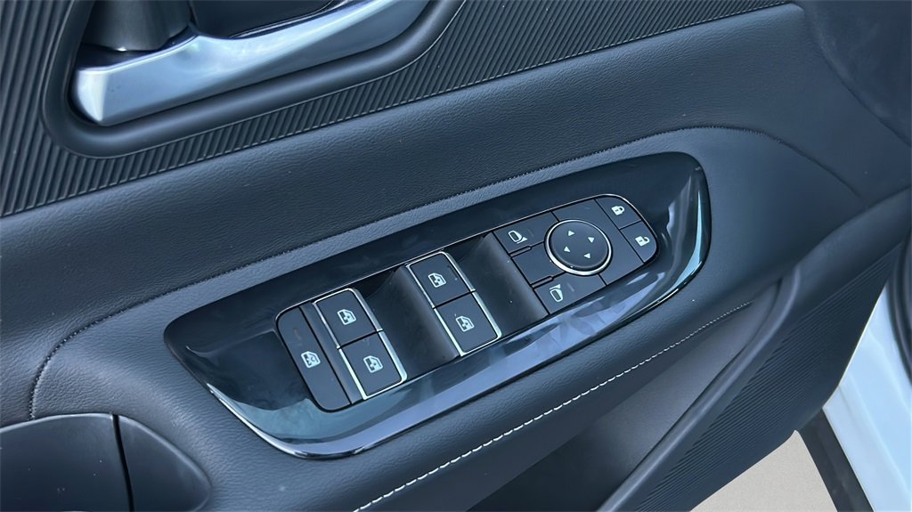 Used 2025 Nissan Murano SV image 22