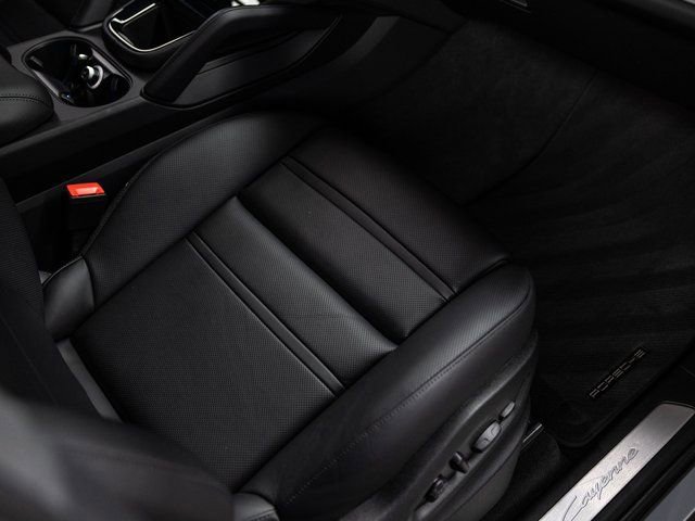 Certified 2025 Porsche Cayenne Coupe image 38