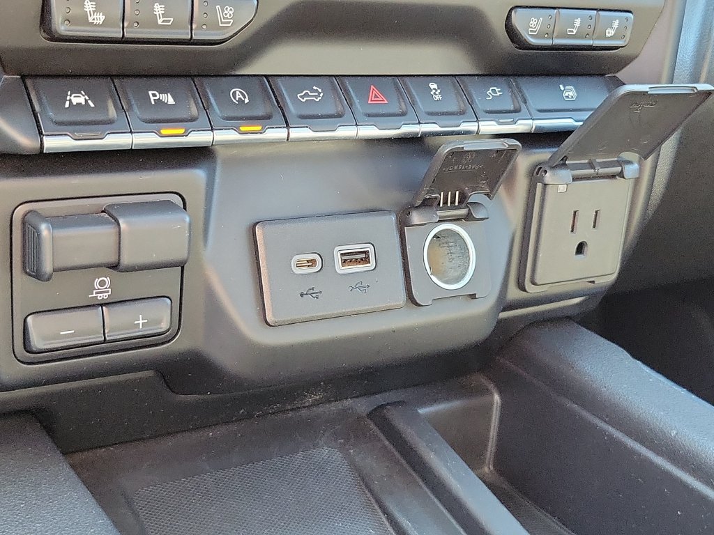 Used 2019 Chevrolet Silverado 1500 High Country w/ Technology Package AWD/4WD image 29