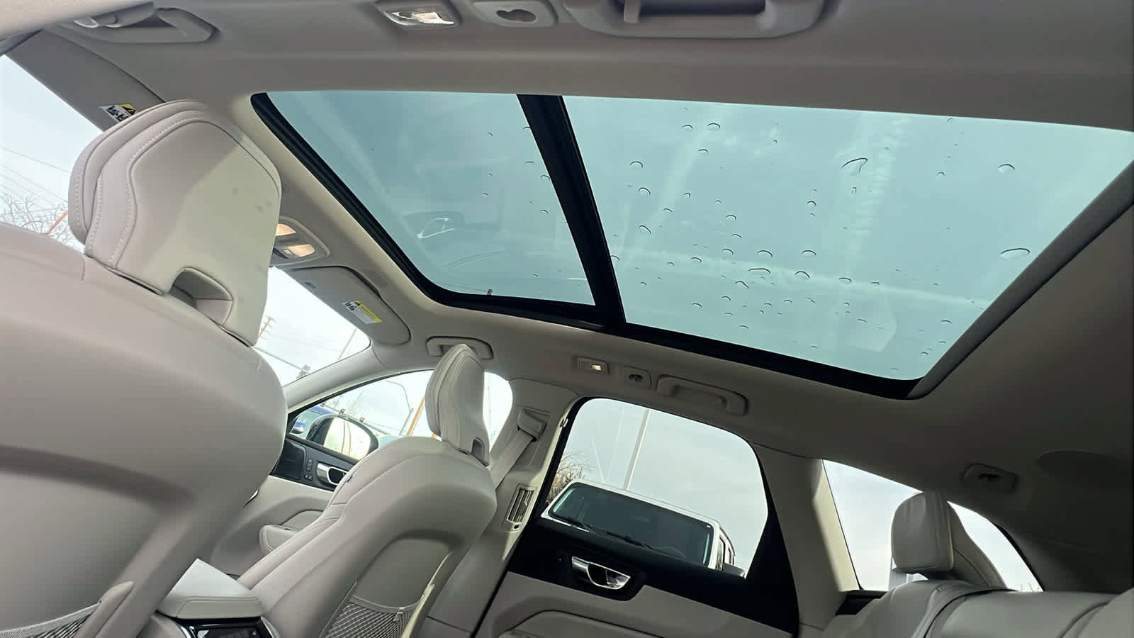 Used 2023 Volvo XC60 B6 Ultimate w/ Climate Package image 31