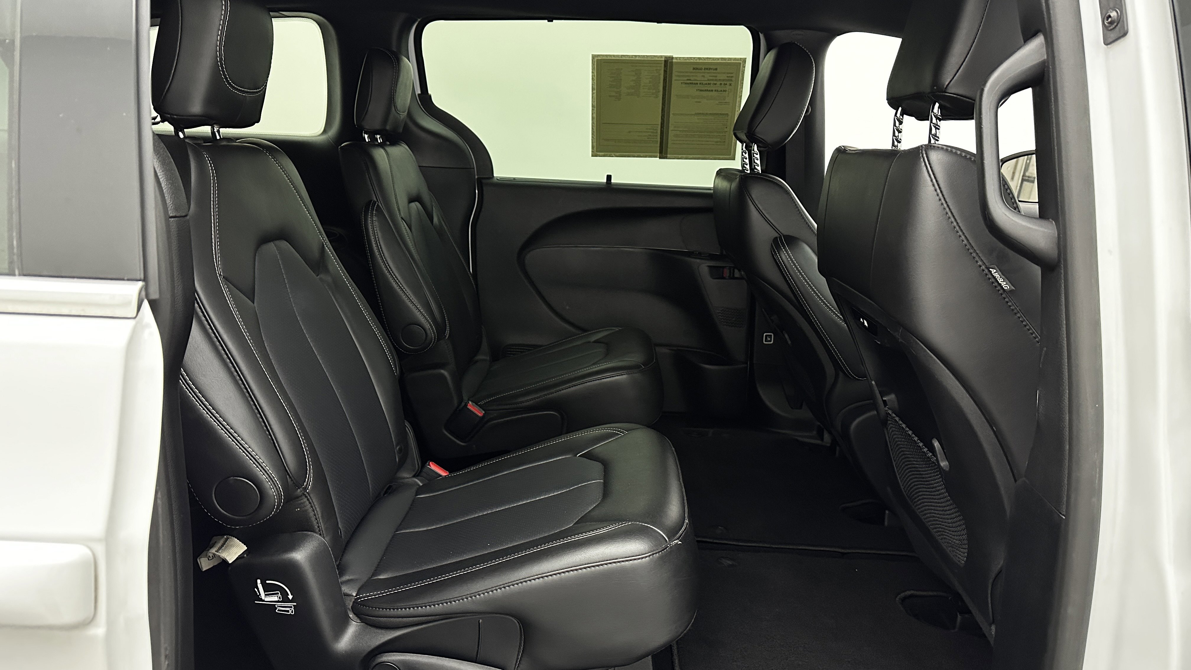 Used 2025 Chrysler Pacifica Select image 33