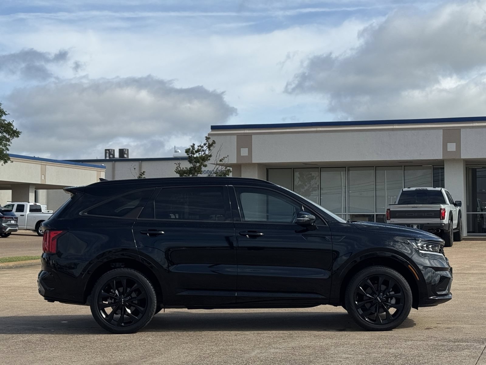 Used 2023 Kia Sorento SX AWD/4WD image 3