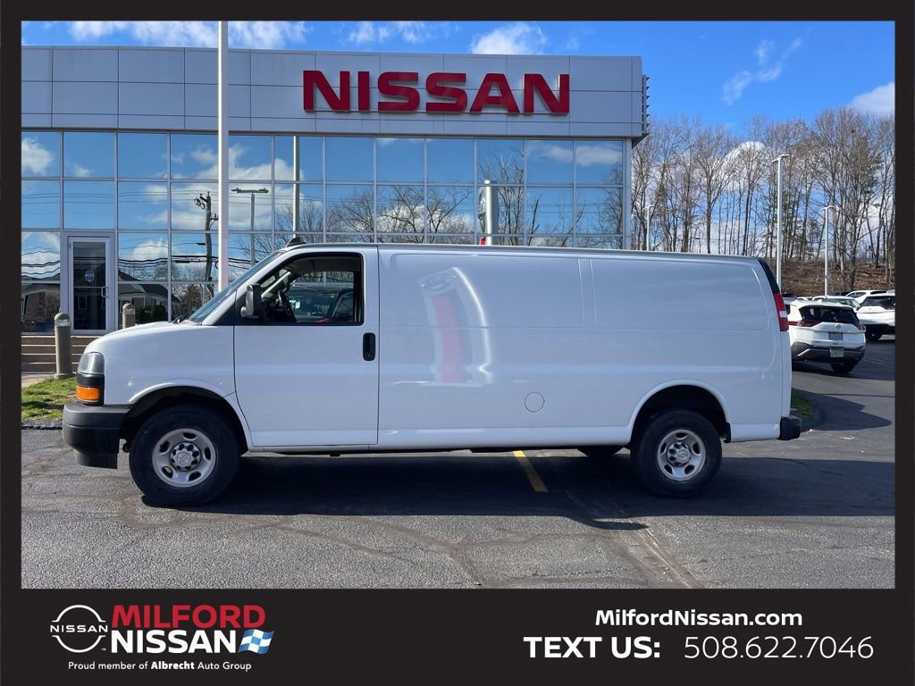 Used 2022 Chevrolet Express 3500 Extended w/ Driver Convenience Package image 2