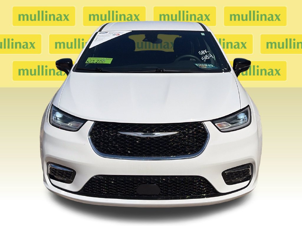 Used 2025 Chrysler Pacifica Select FWD image 14