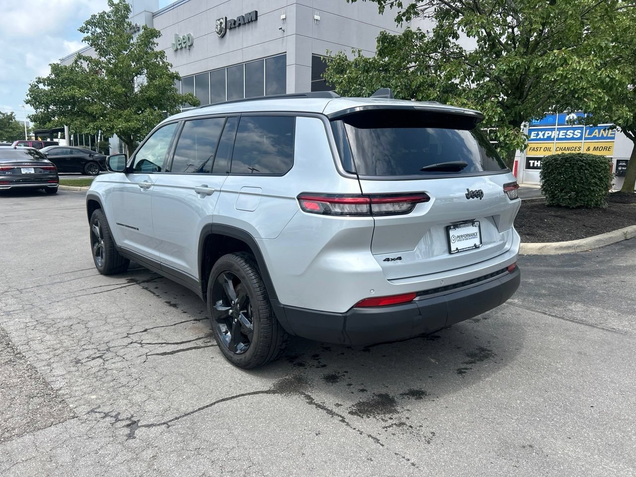 Used 2026 Jeep Grand Cherokee L Limited w/ Limited Altitude Package AWD/4WD image 6