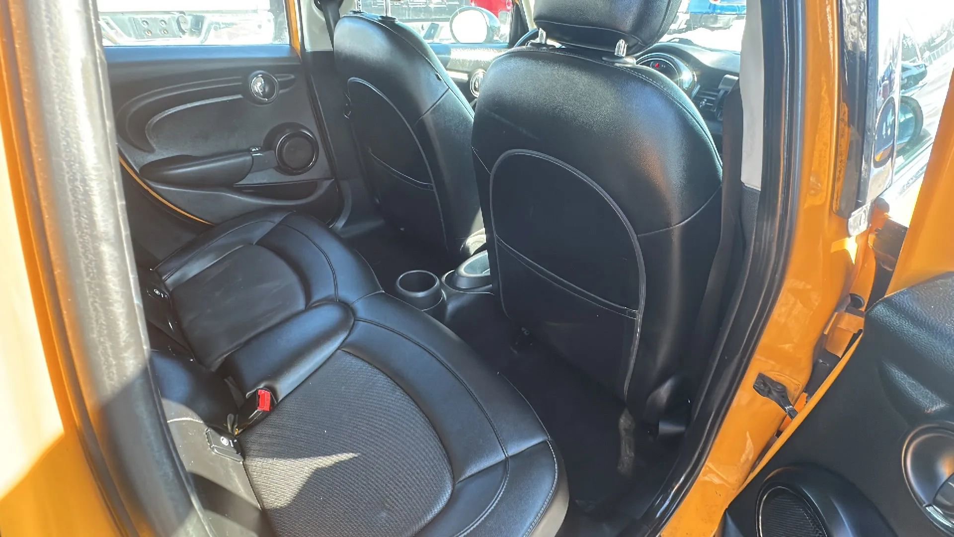 Used 2015 MINI Cooper 4-Door Hardtop image 8