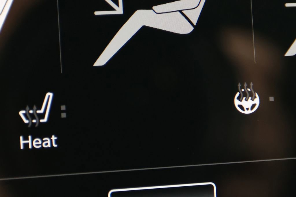 Used 2024 Chrysler Pacifica Select image 28