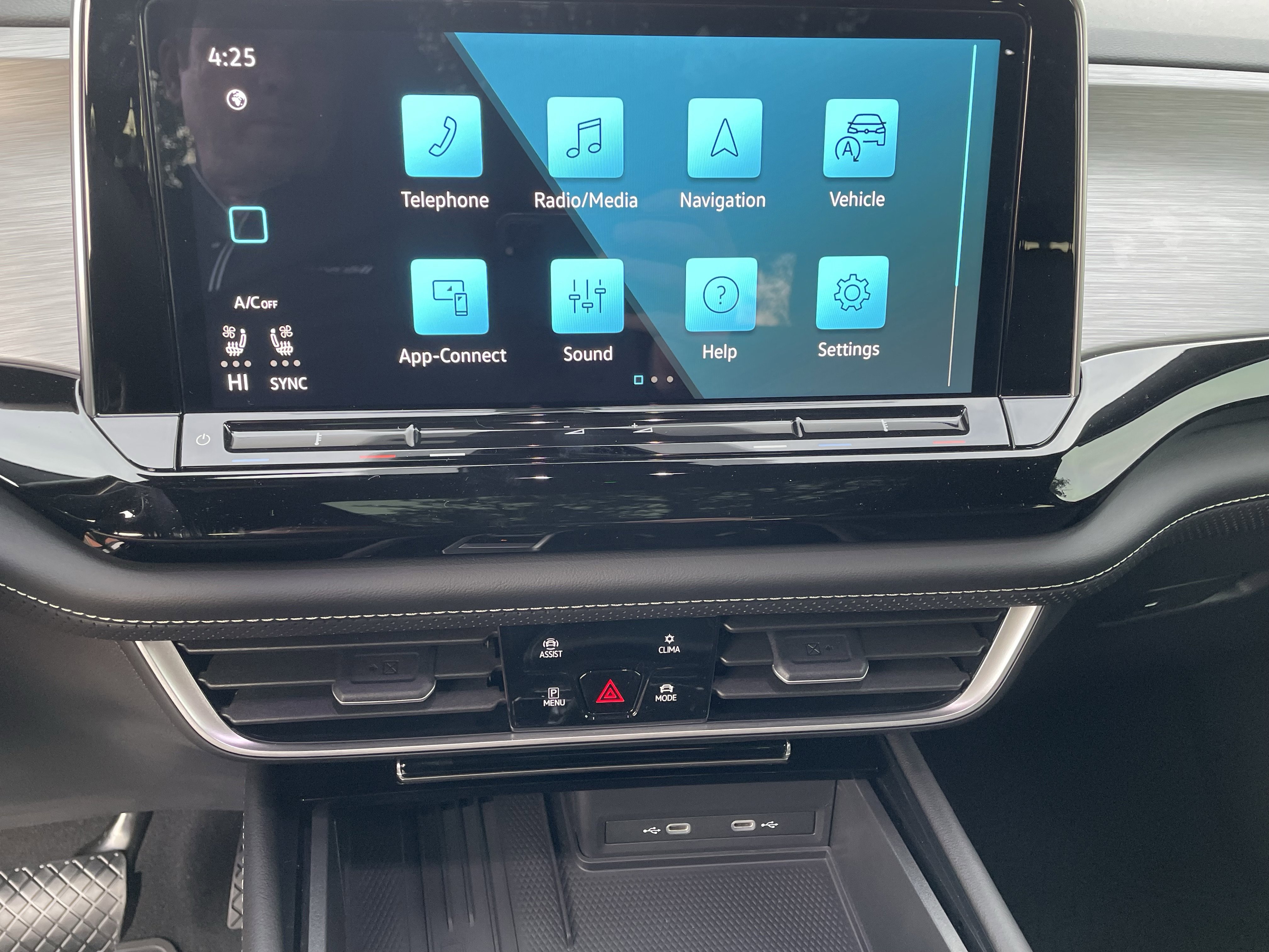 New 2026 Volkswagen Atlas Cross Sport SE image 19