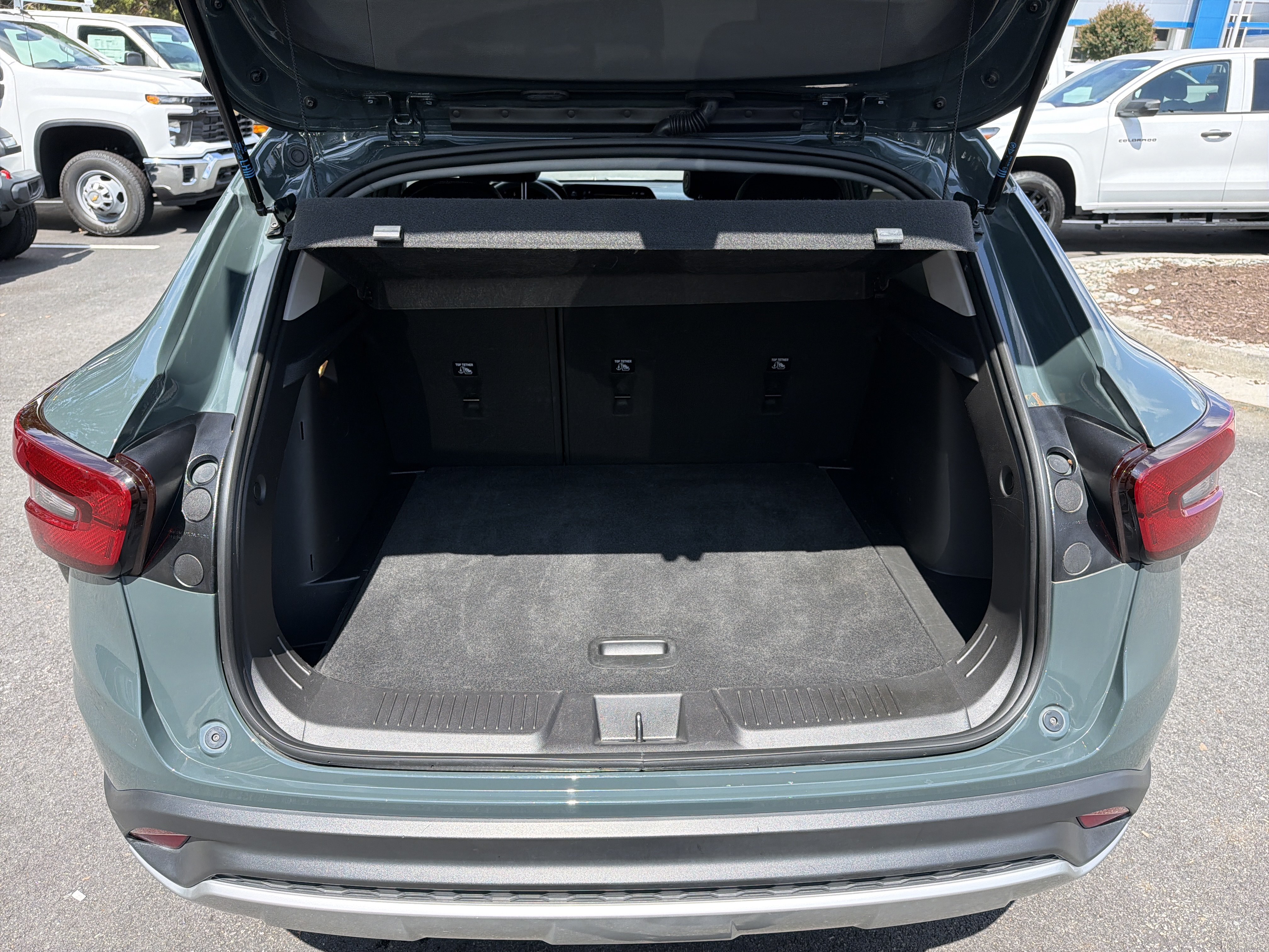 Used 2025 Chevrolet Trax LT FWD image 33