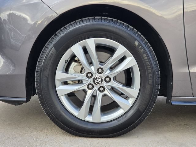 Certified 2021 Toyota Sienna Limited FWD image 8