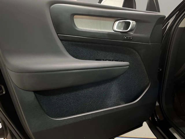 Used 2025 Volvo XC40 B5 Plus image 85