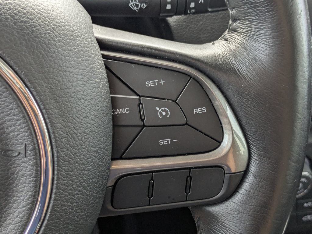 Used 2018 Jeep Renegade Limited FWD image 29