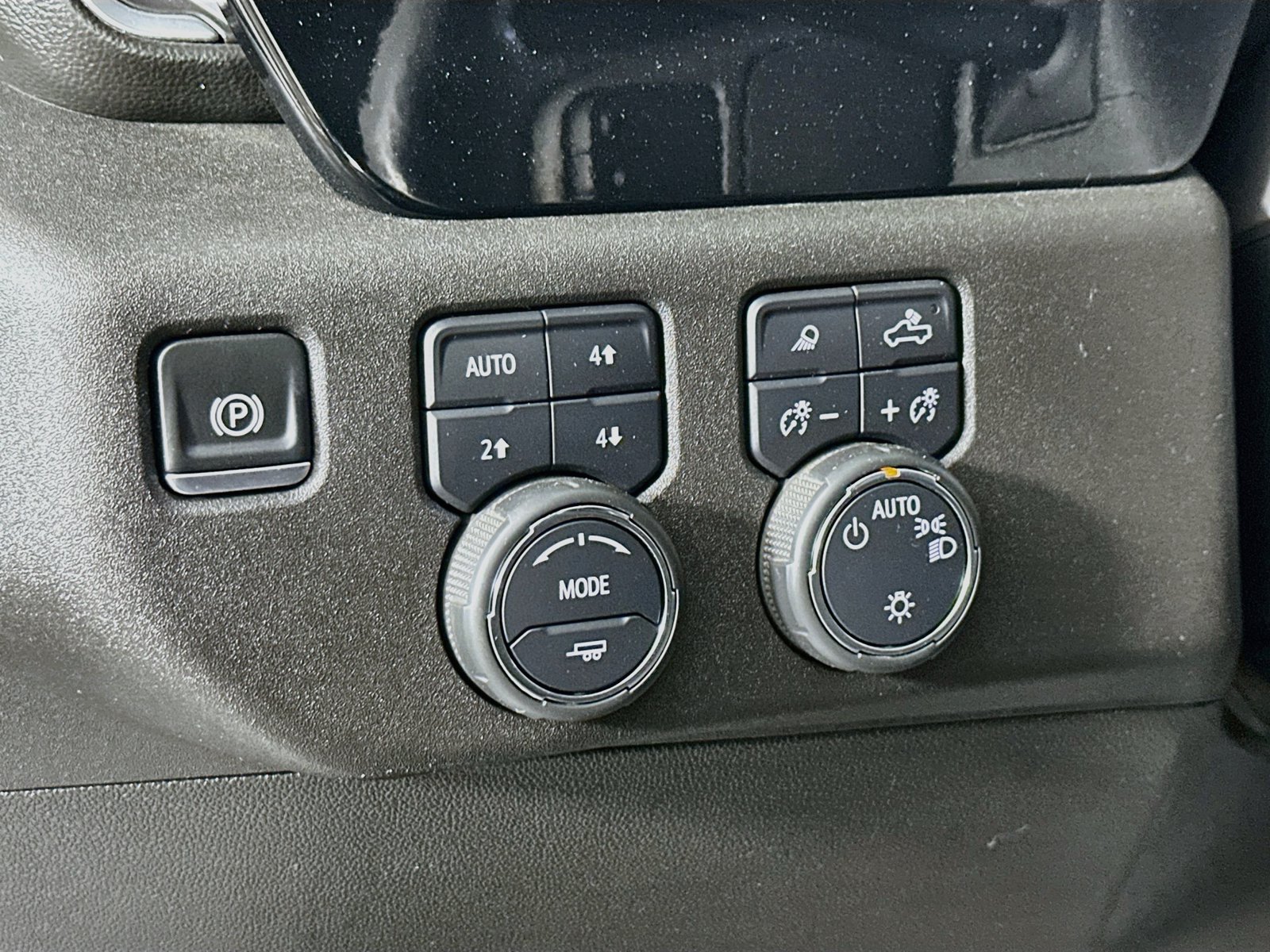 Used 2024 Chevrolet Silverado 1500 LT AWD/4WD image 11