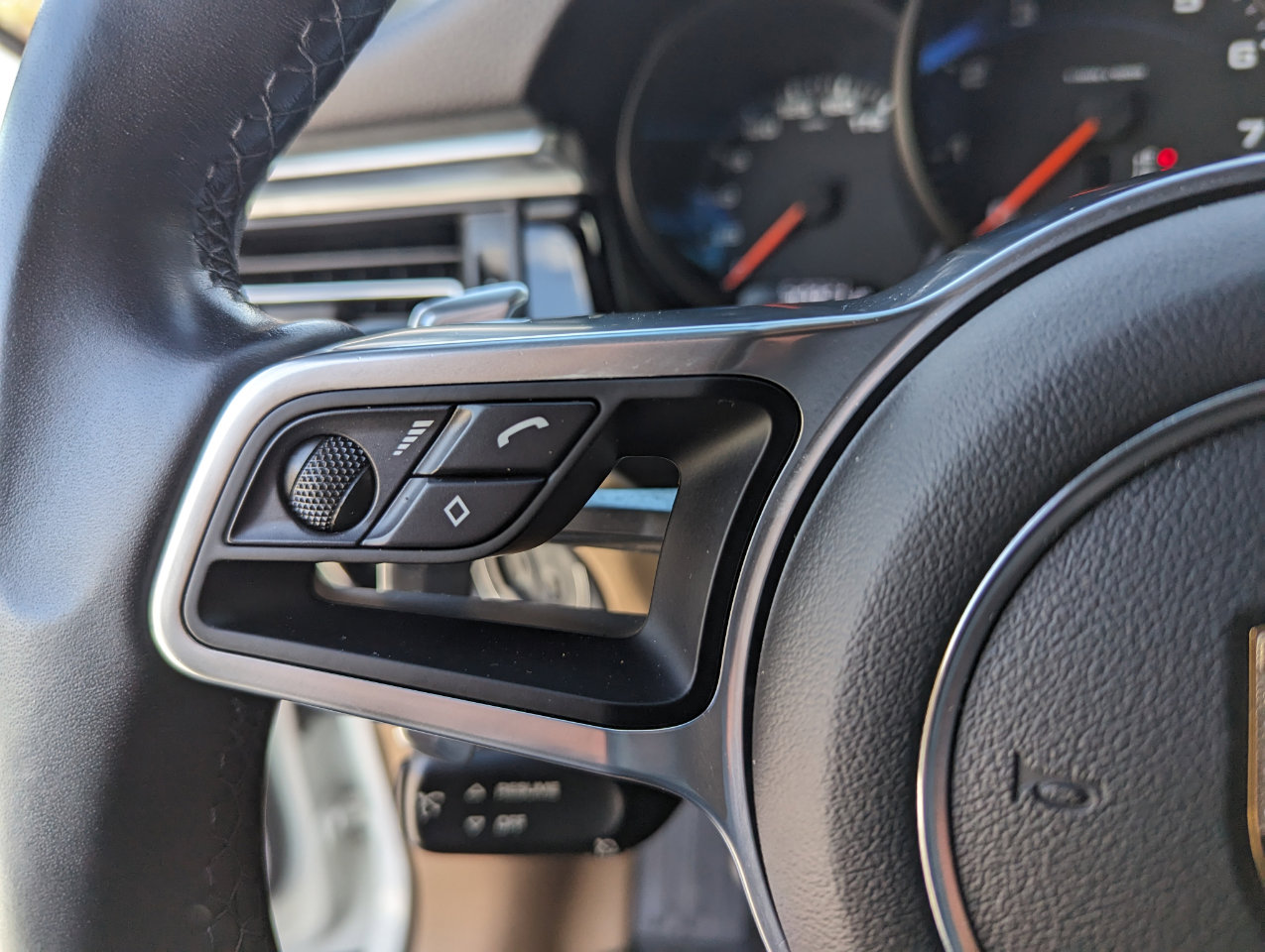 Used 2020 Porsche Macan AWD image 17