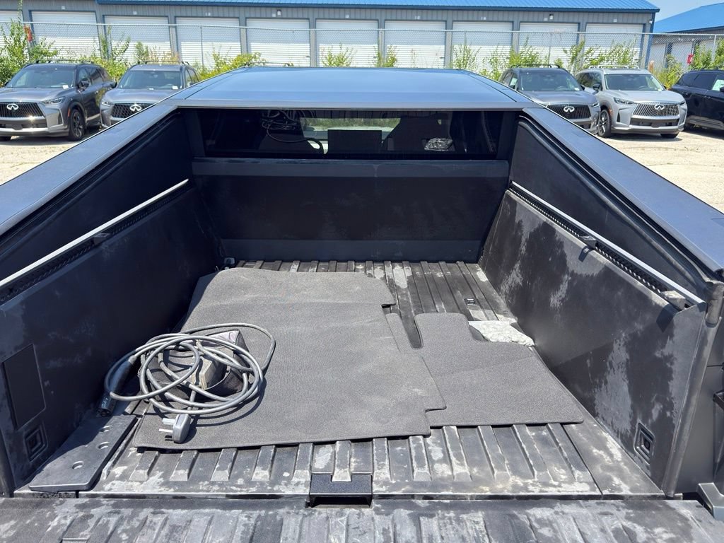 Used 2024 Tesla Cybertruck AWD Crew Cab image 32