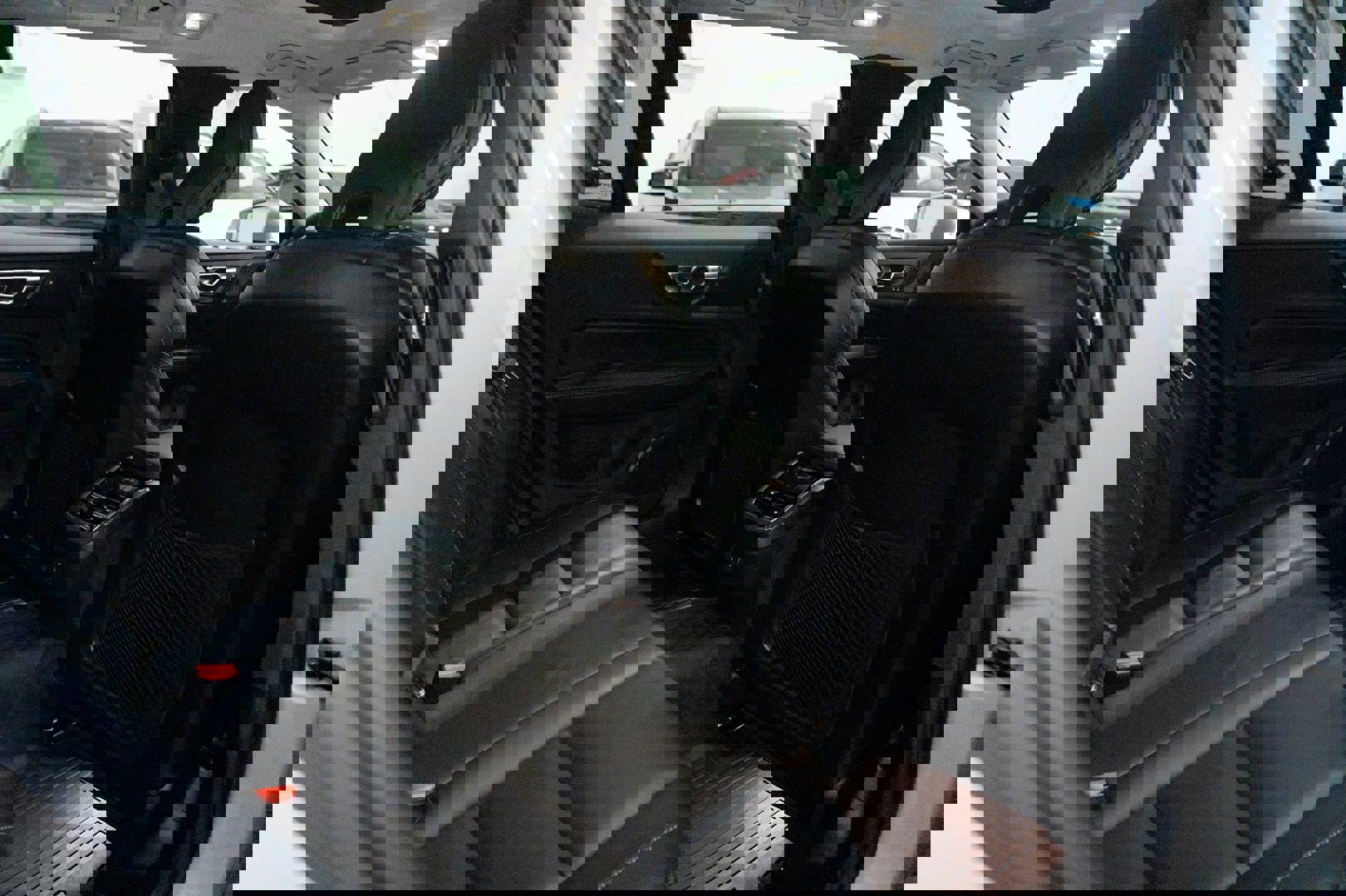 Used 2023 Volvo V60 B5 Cross Country Ultimate w/ Climate Package image 28