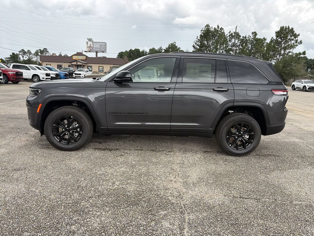 New 2026 Jeep Grand Cherokee Altitude RWD image 3