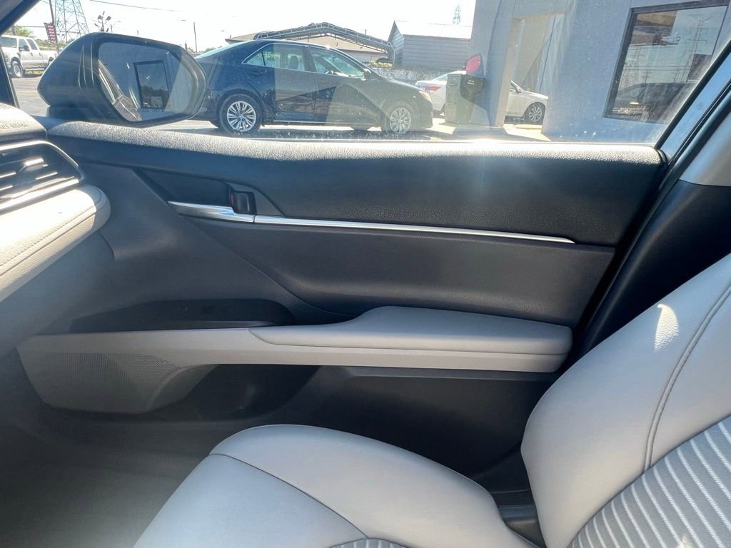Used 2022 Toyota Camry SE image 29