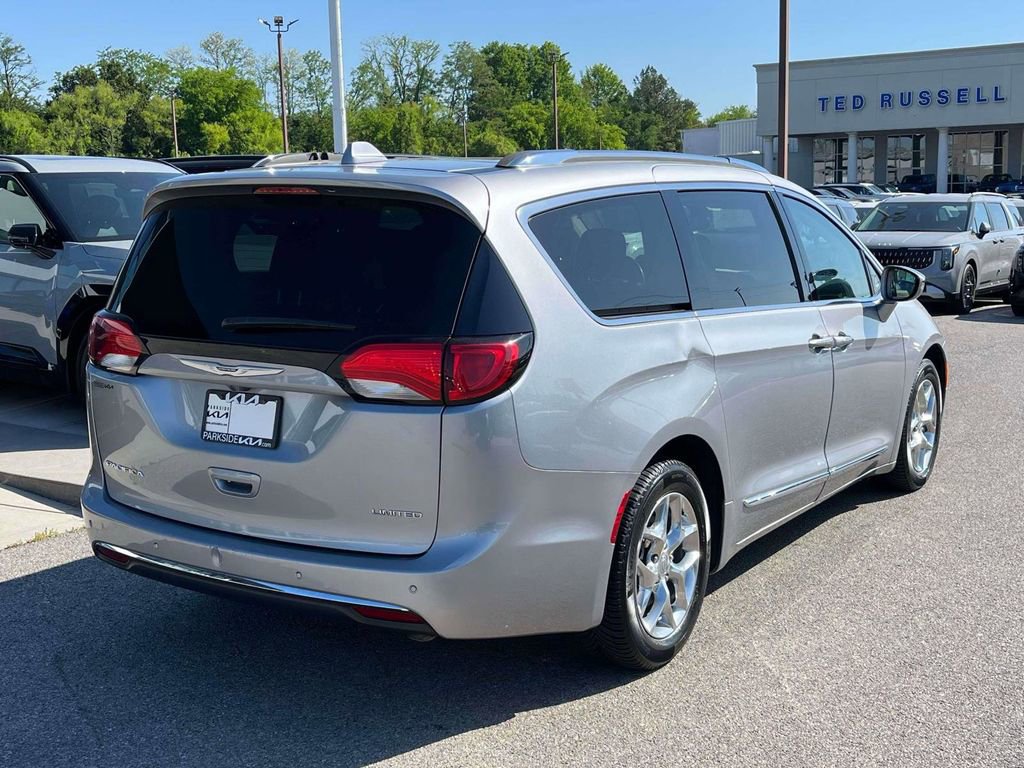 Used 2020 Chrysler Pacifica Limited FWD image 32