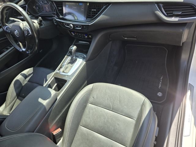 Used 2019 Buick Regal Essence w/ Driver Confidence Package I image 18