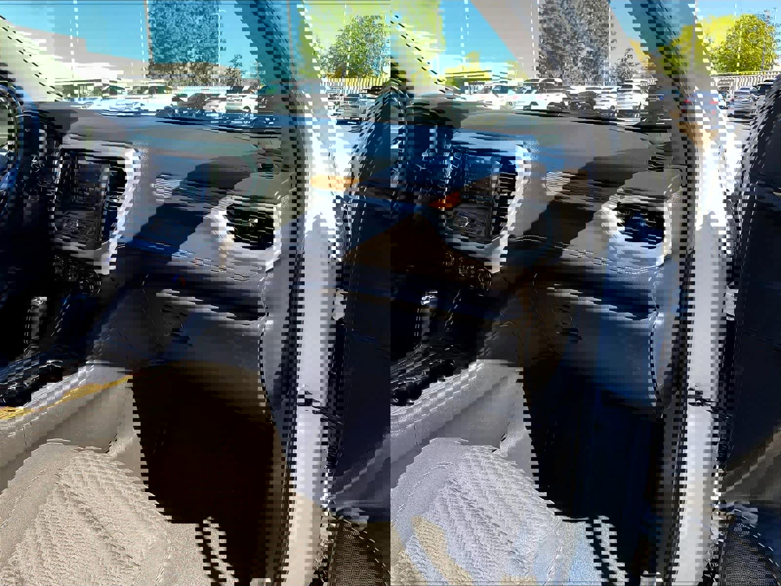 Used 2019 GMC Acadia SLE image 17