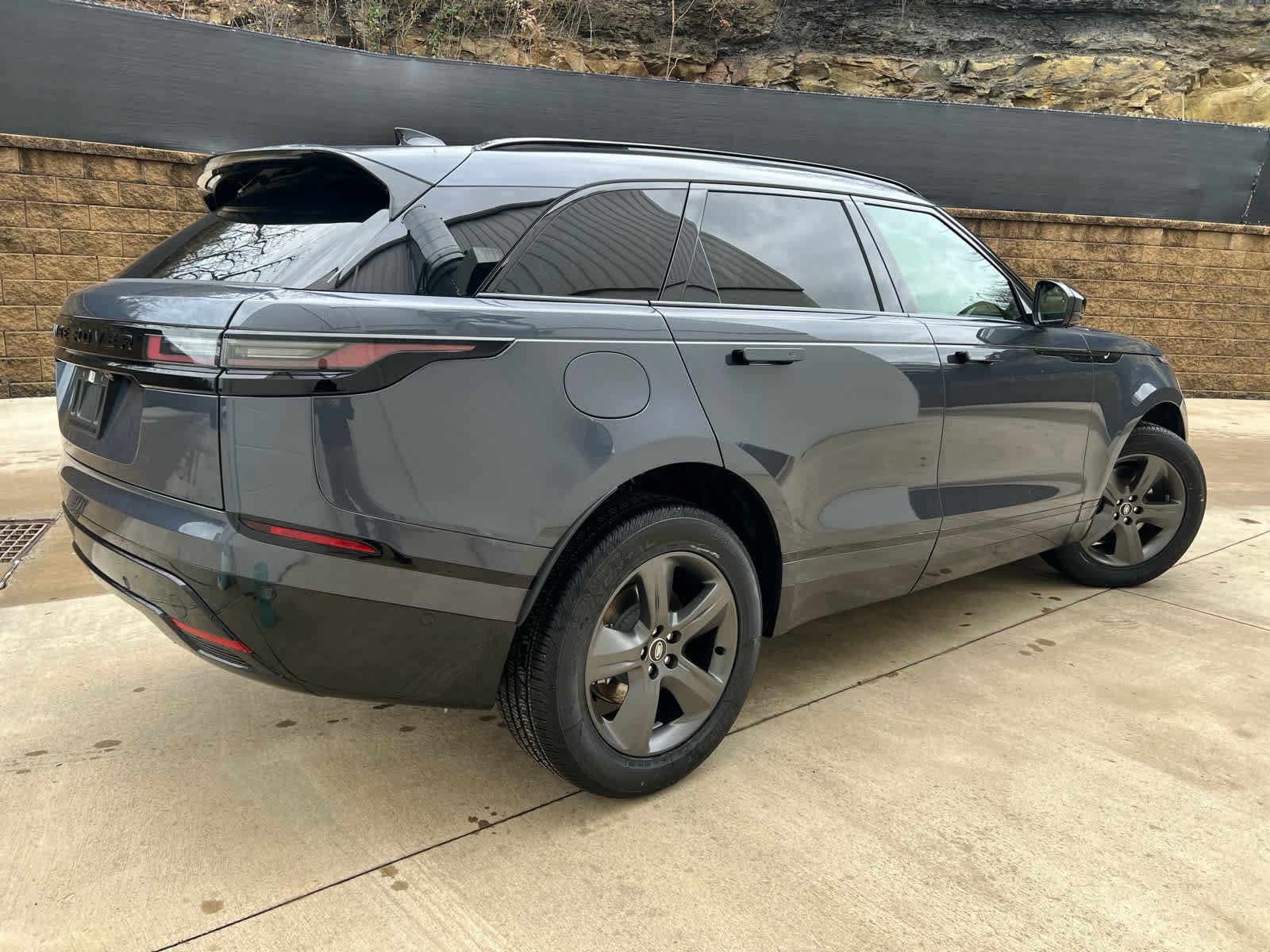 Used 2025 Land Rover Range Rover Velar Dynamic SE image 3