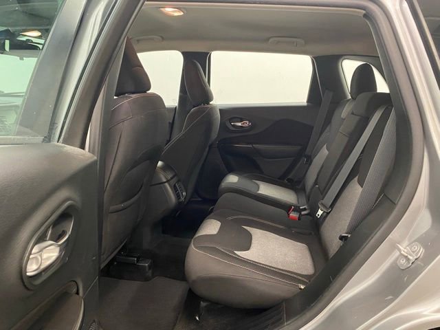 Used 2015 Jeep Cherokee Sport image 18