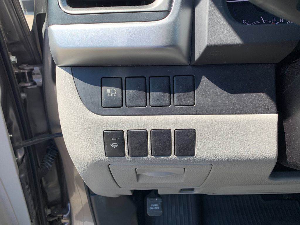 Used 2017 Toyota Highlander LE AWD/4WD image 34