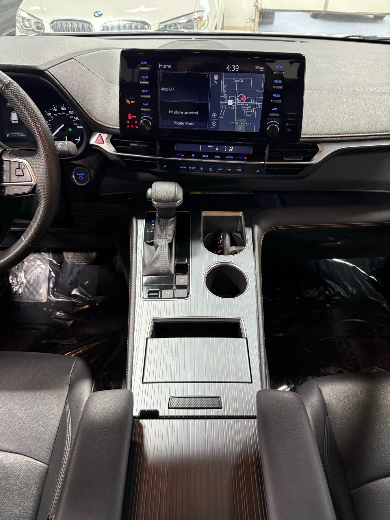 Used 2022 Toyota Sienna XSE image 3