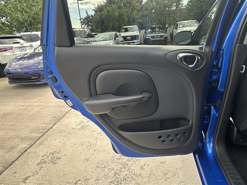 Used 2005 Chrysler PT Cruiser GT w/ Chrome Accents Group FWD image 45
