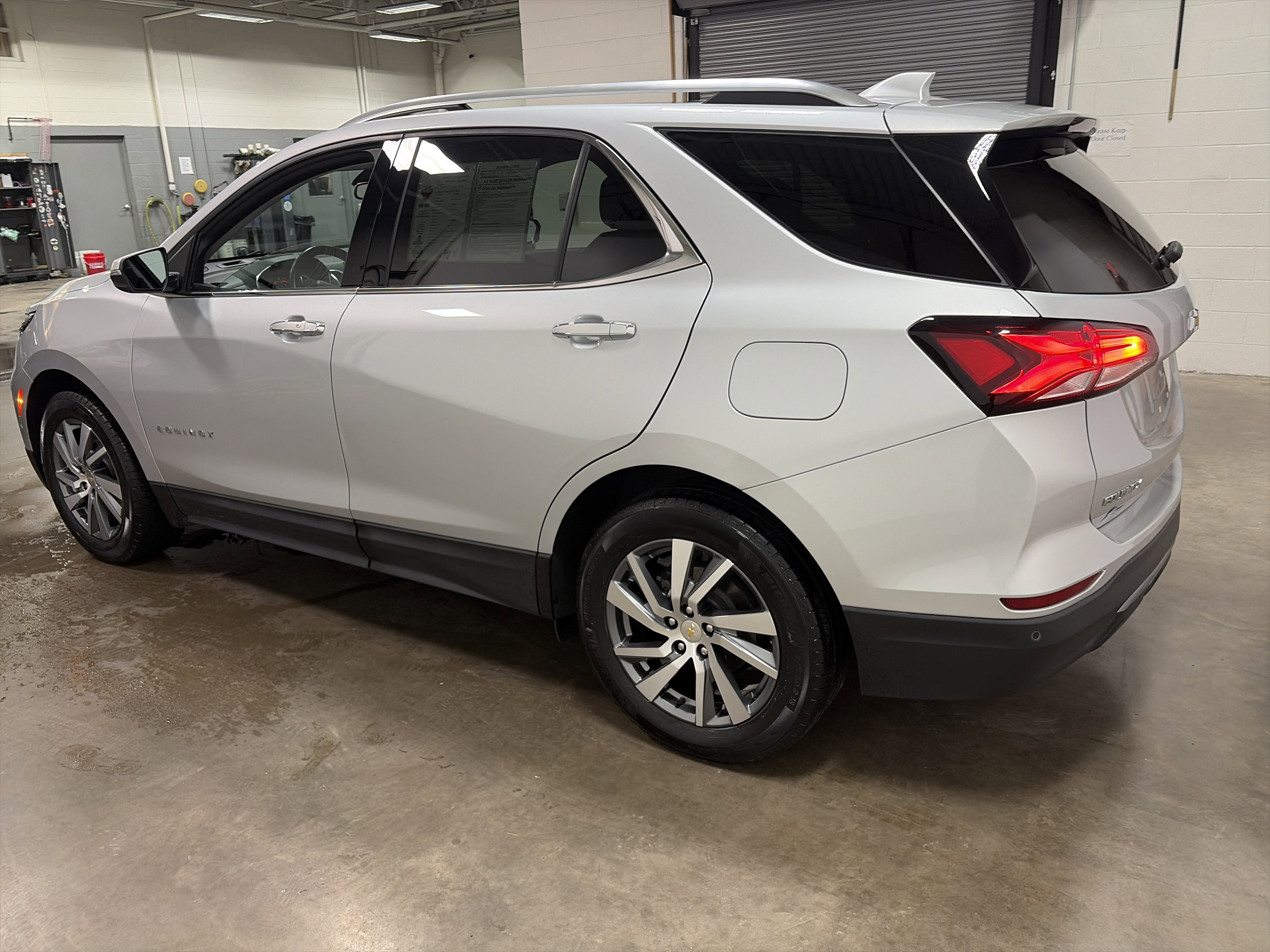 Used 2022 Chevrolet Equinox Premier AWD/4WD image 5