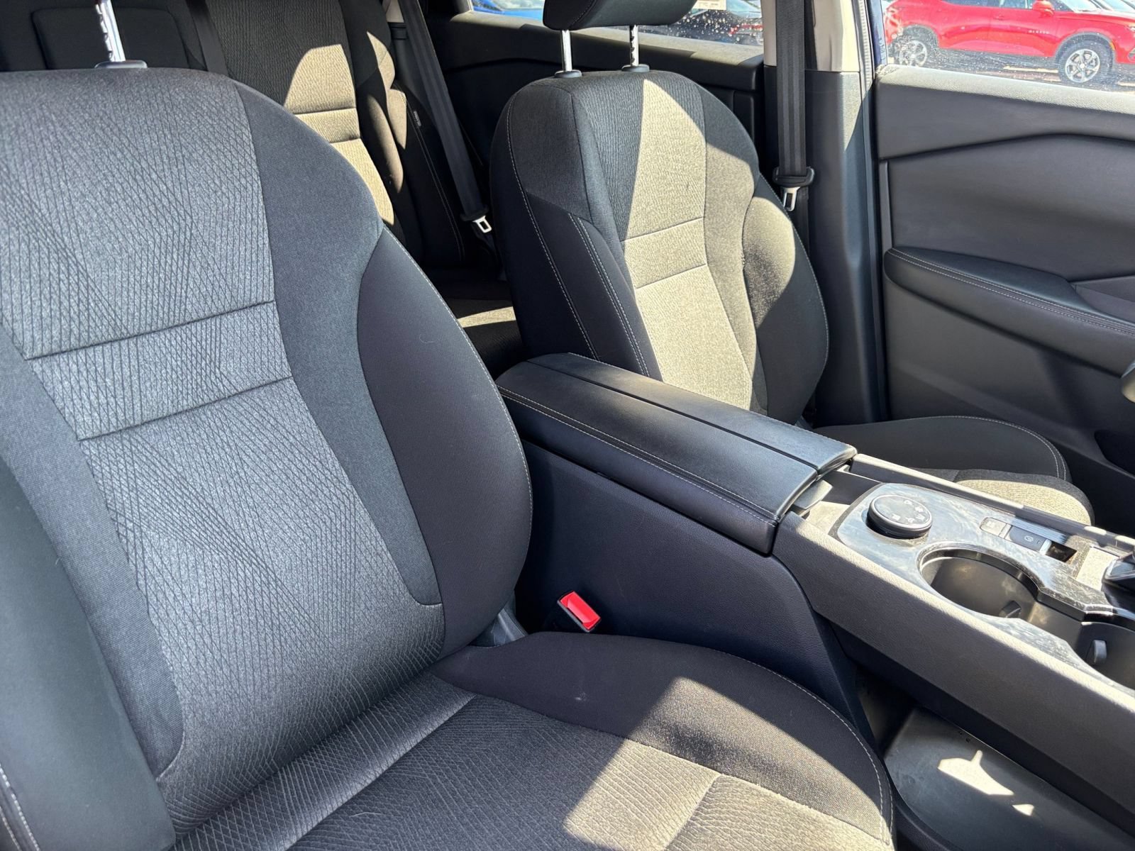 Used 2025 Nissan Rogue SV AWD/4WD image 37