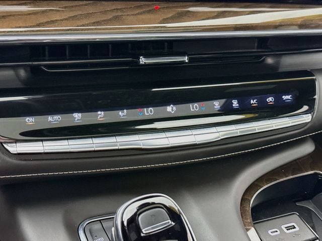 Used 2024 Cadillac Escalade ESV Sport Platinum AWD/4WD image 17