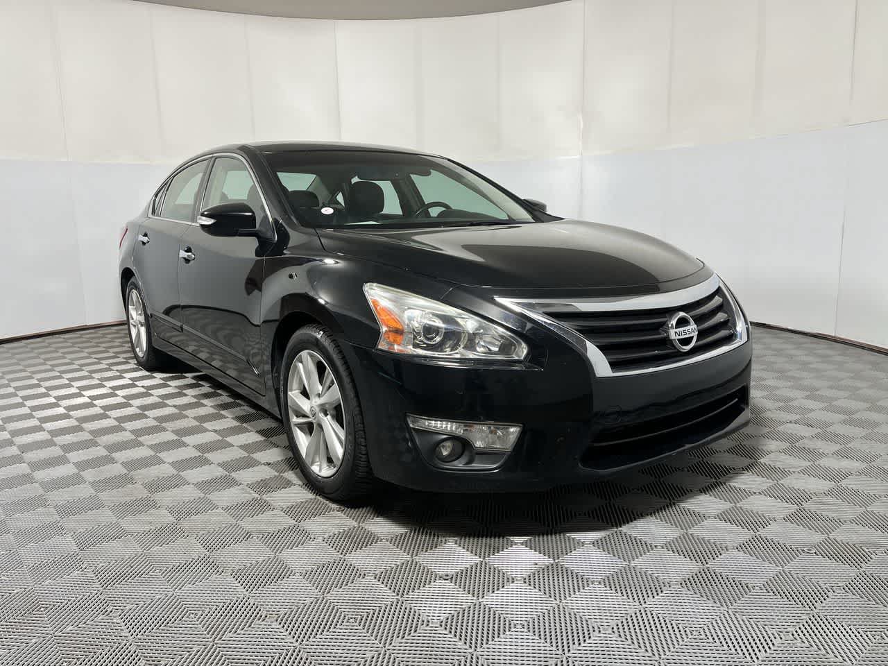 Used 2013 Nissan Altima 2.5 SL w/ Technology Pkg FWD image 2