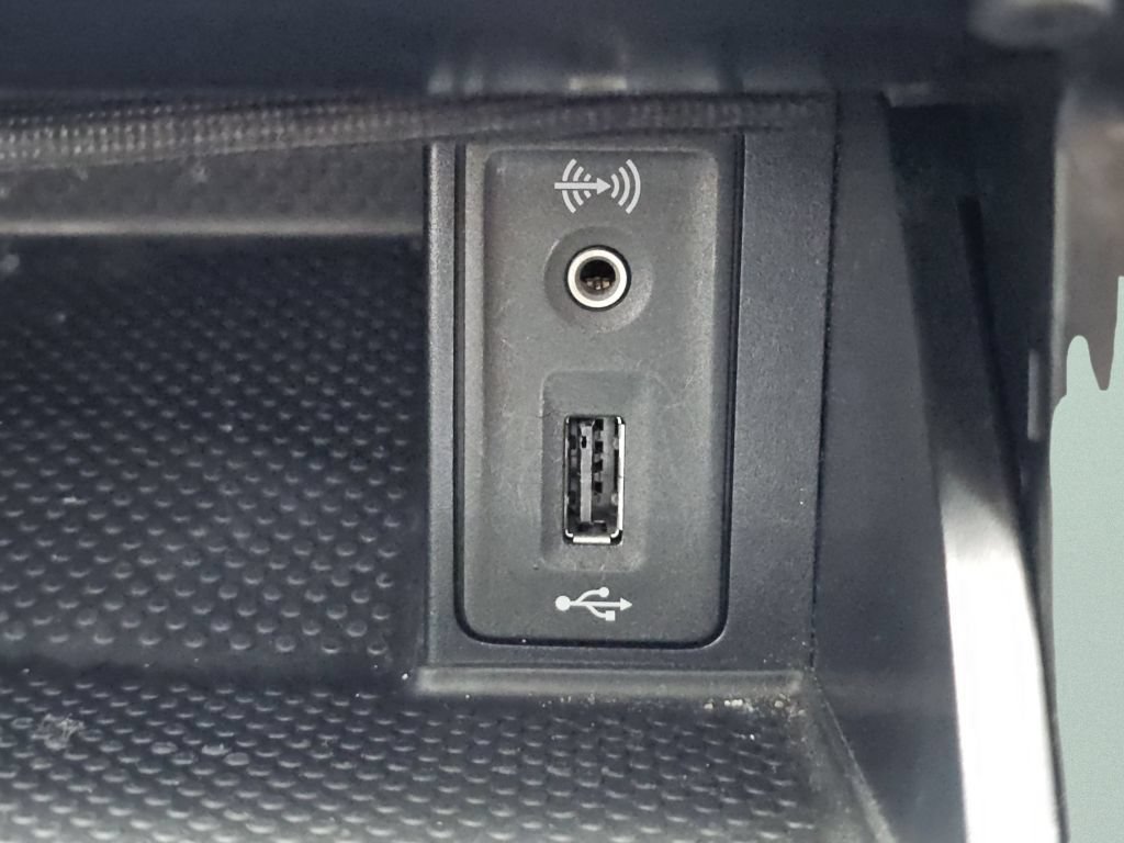 Used 2016 Volkswagen e-Golf SE w/ DC Fast Charging Package FWD image 13