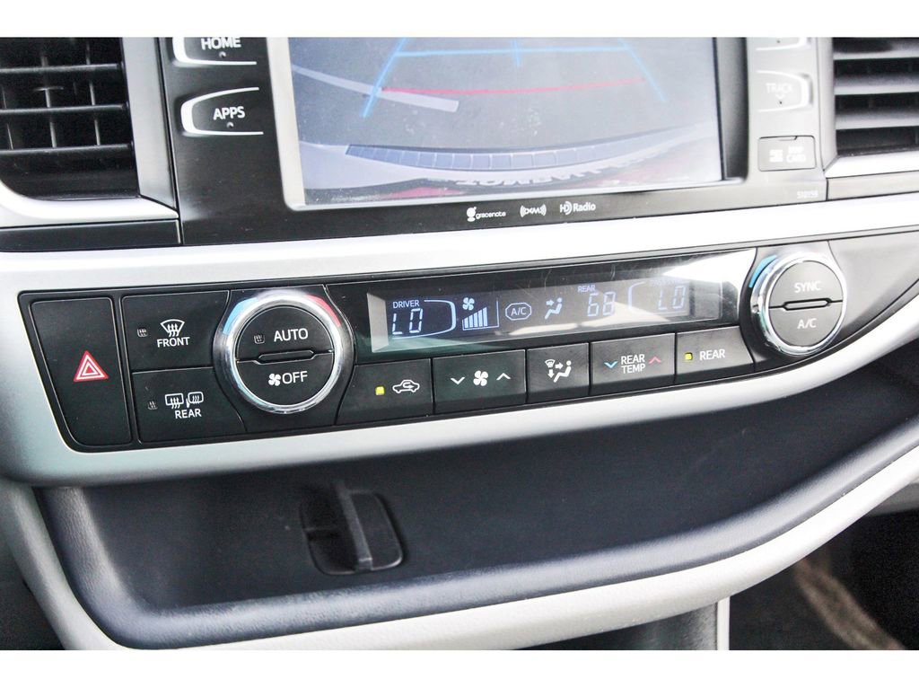 Used 2016 Toyota Highlander XLE FWD image 28