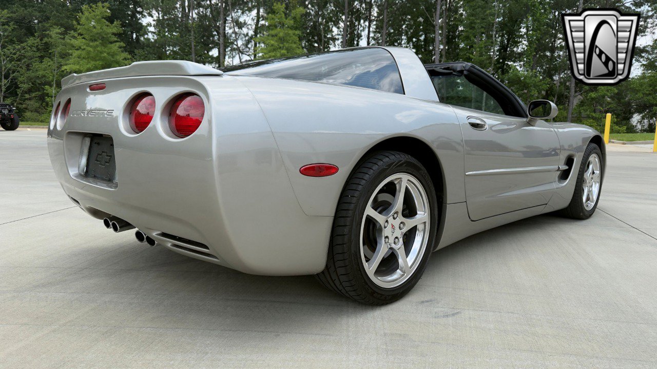Used 2002 Chevrolet Corvette Coupe w/ Preferred Equipment Group2 image 2