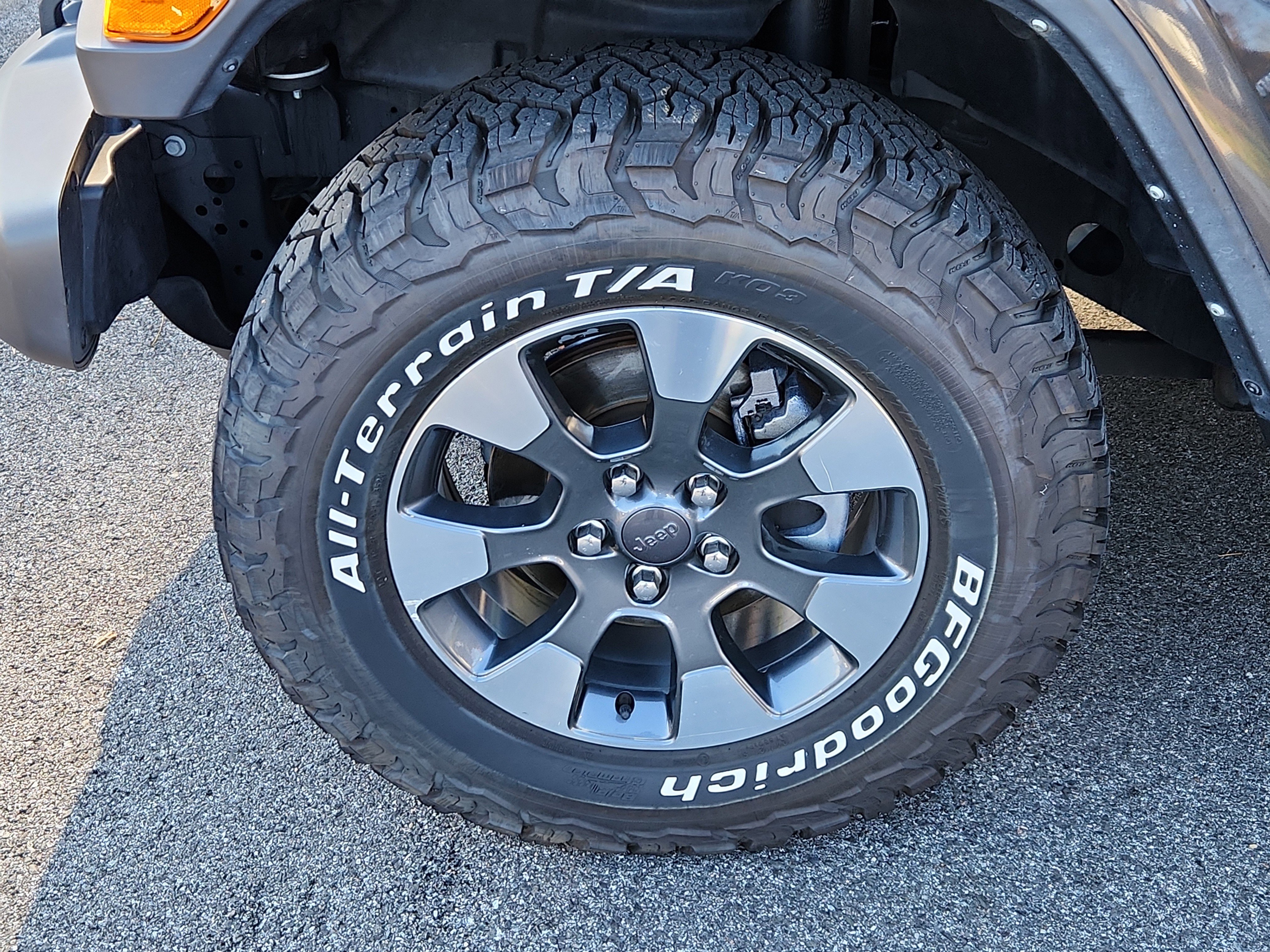 Used 2022 Jeep Wrangler Unlimited Sahara w/ Cold Weather Group image 9