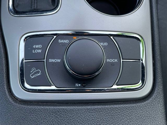 Used 2021 Jeep Grand Cherokee Limited AWD/4WD image 23