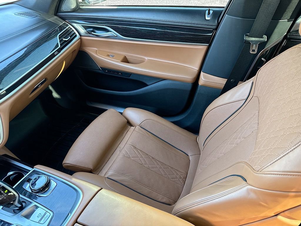 Used 2020 BMW 750i xDrive w/ Executive Package image 23