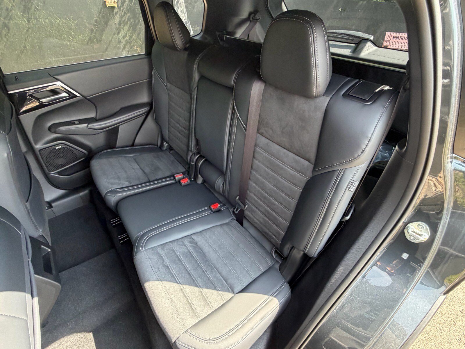 New 2026 Mitsubishi Outlander LE AWD/4WD image 18