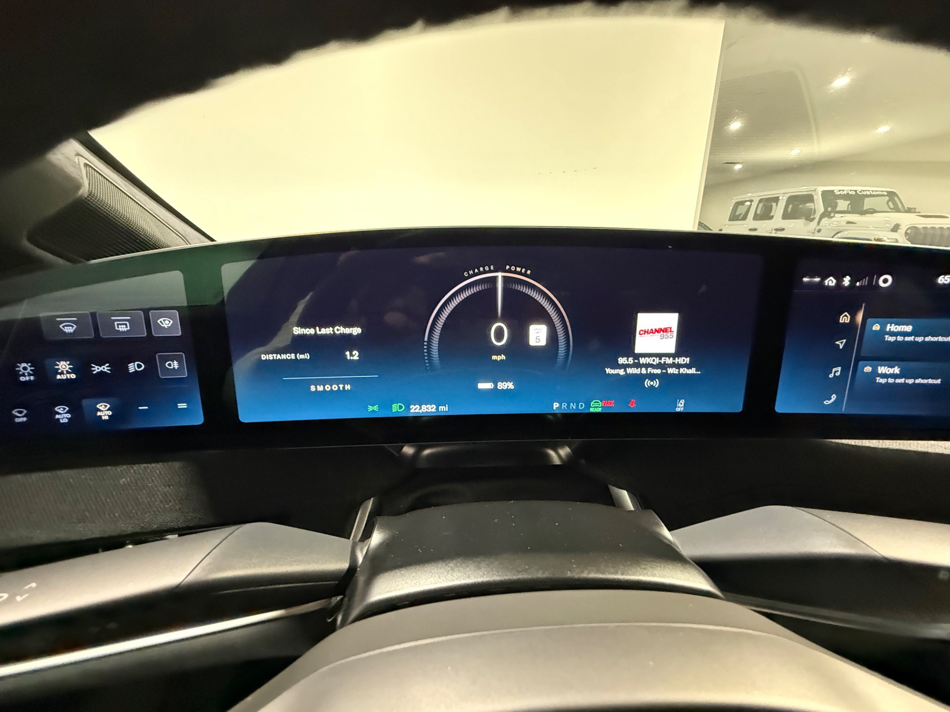 Used 2024 Lucid Air Touring AWD/4WD image 27