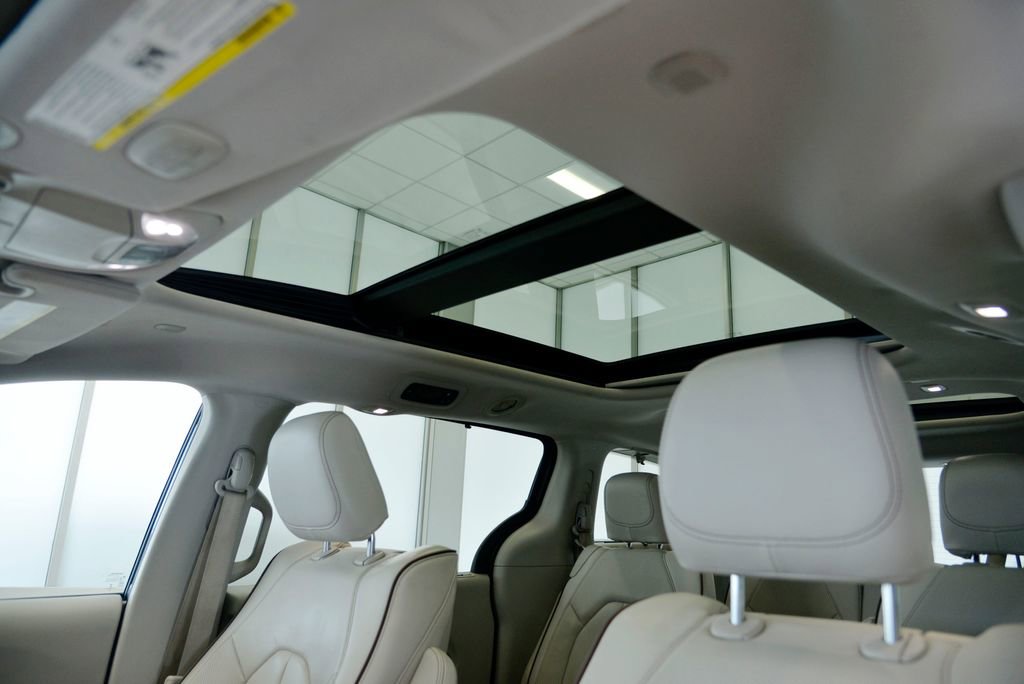 Used 2019 Chrysler Pacifica Limited w/ Advanced Safetytec Group image 28