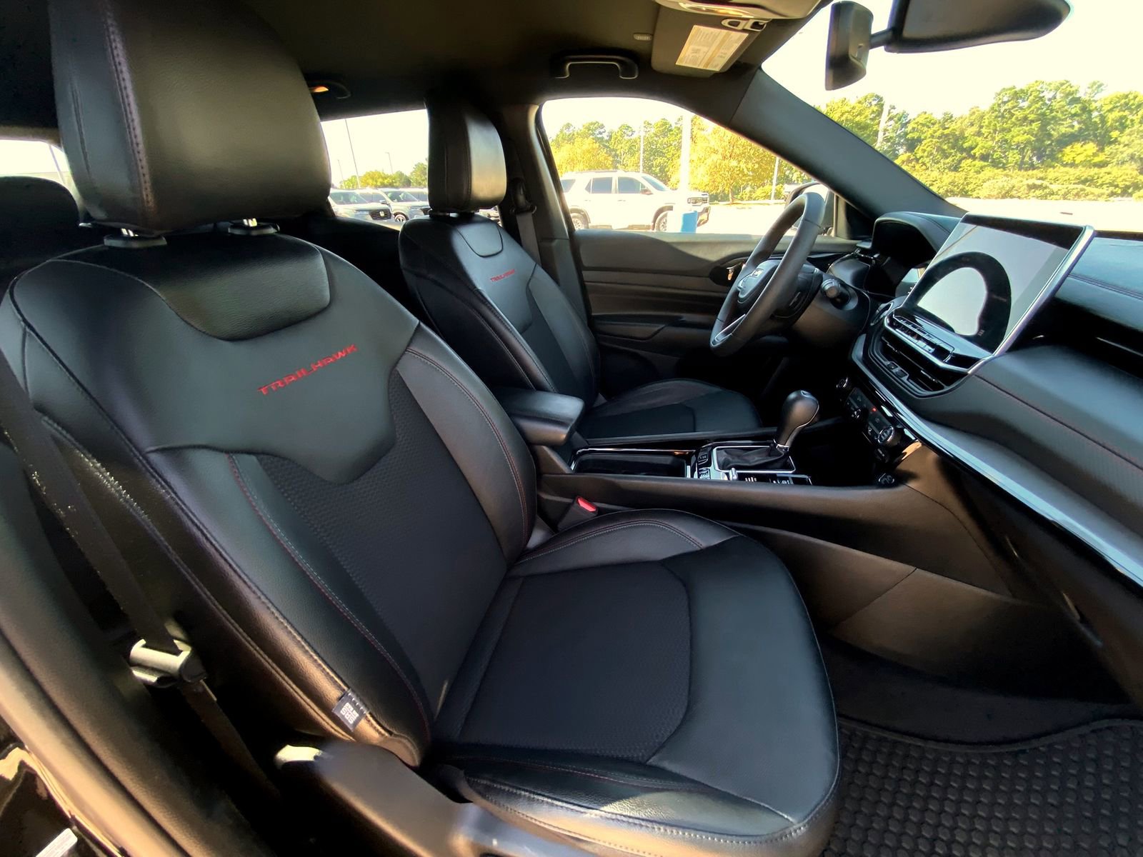 Used 2024 Jeep Compass Trailhawk image 13