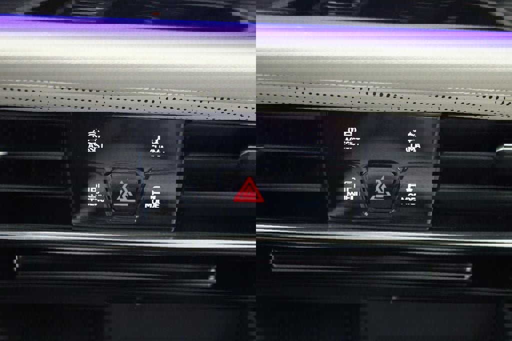 Used 2025 Volkswagen Atlas SEL Premium R-Line image 32