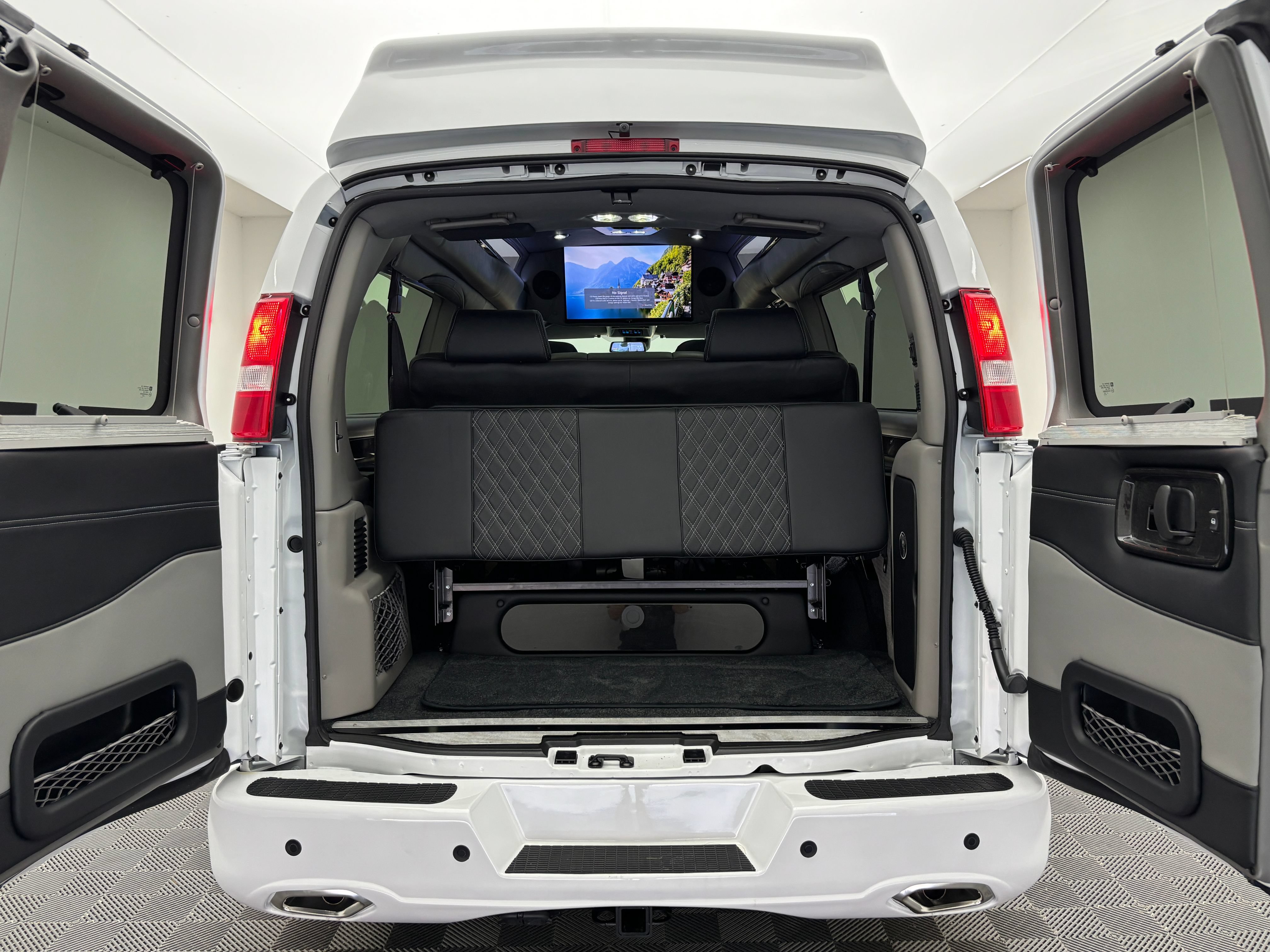 New 2026 GMC Savana 3500 Extended w/ Driver Convenience Package RWD image 10