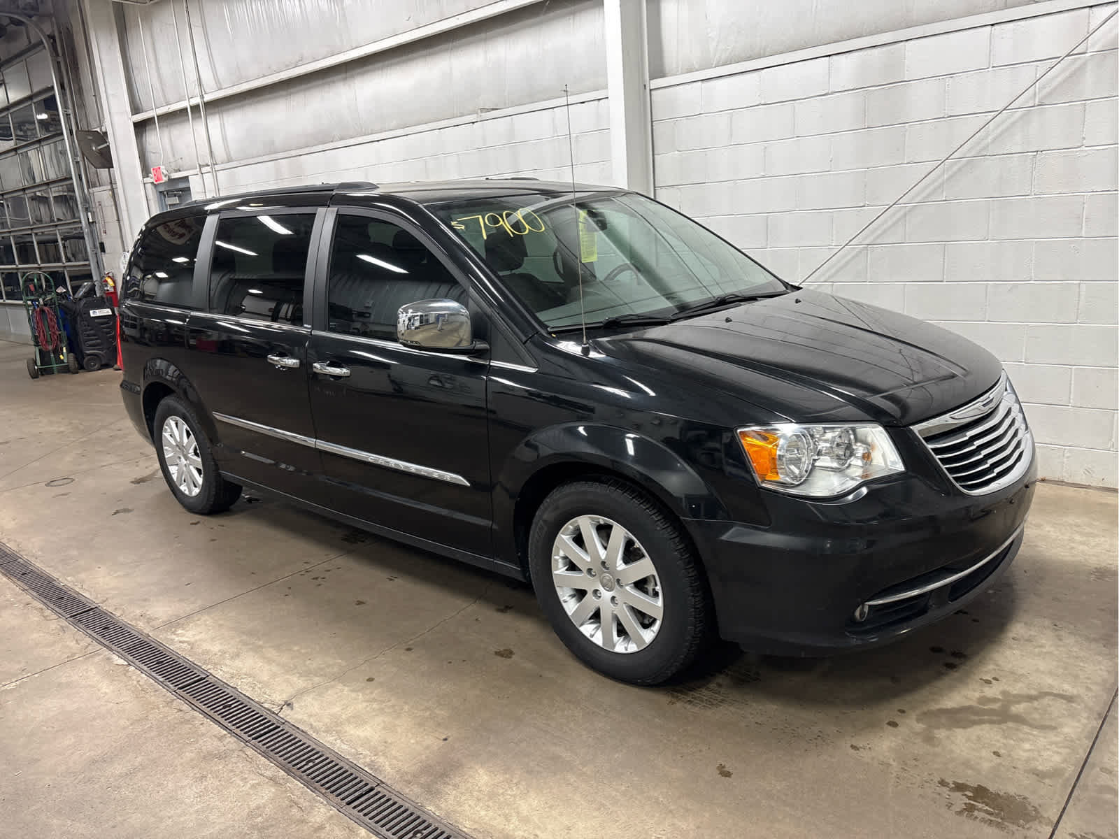 Used 2012 Chrysler Town & Country Touring-L w/ Entertainment Group #2 image 2