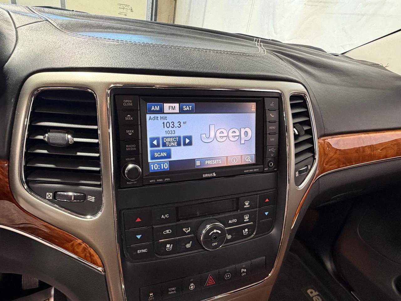 Used 2012 Jeep Grand Cherokee Overland AWD/4WD image 27